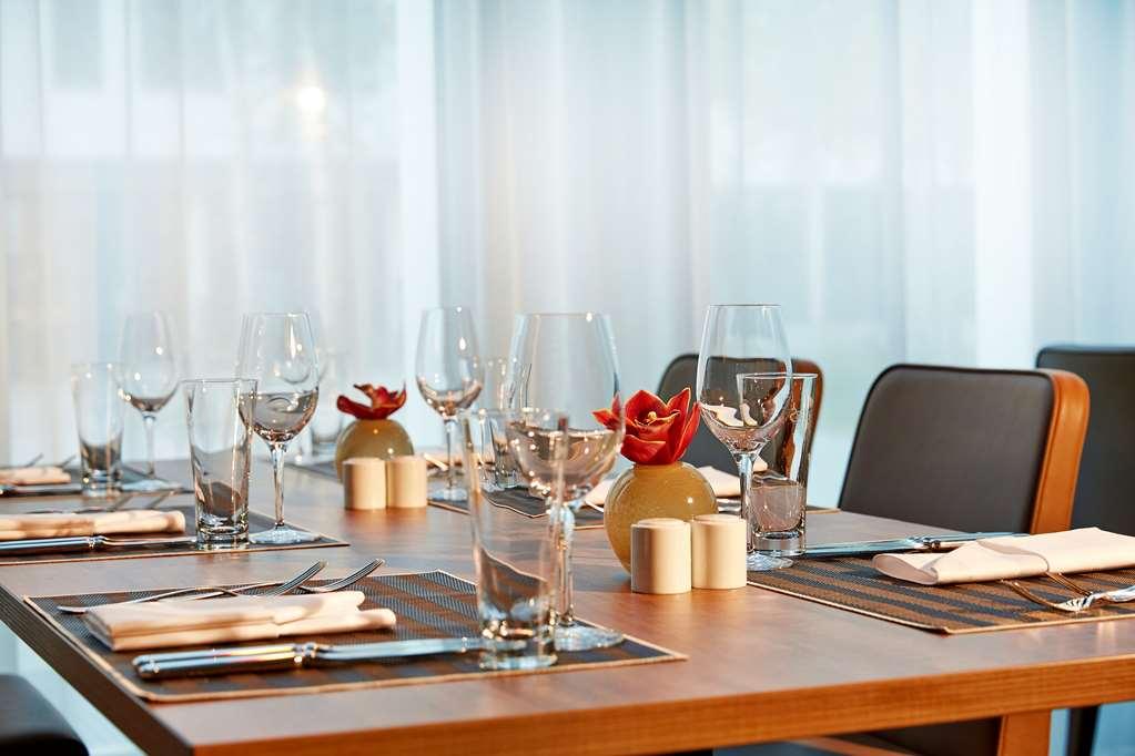 Hotel H4 Messe 4*