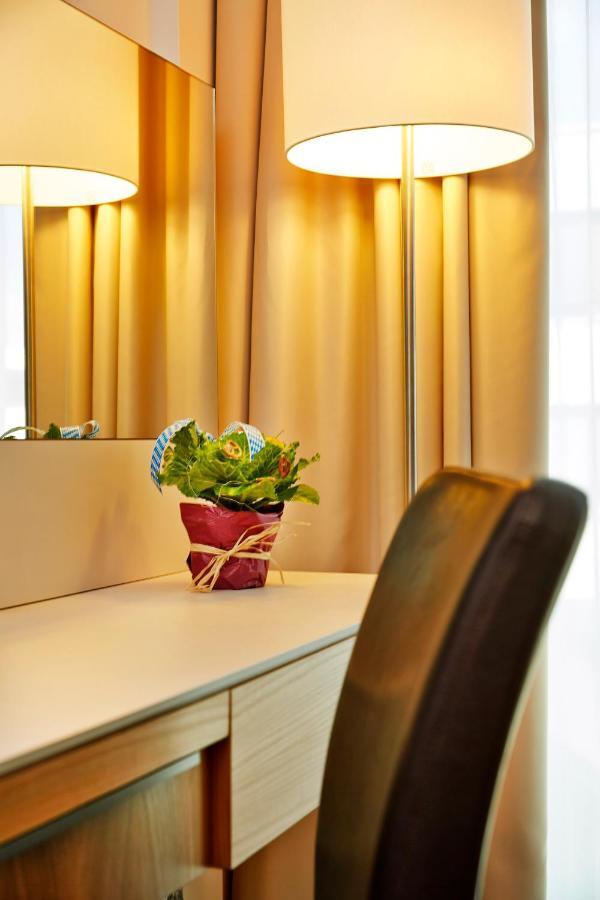 Hotel H4 Messe 4*